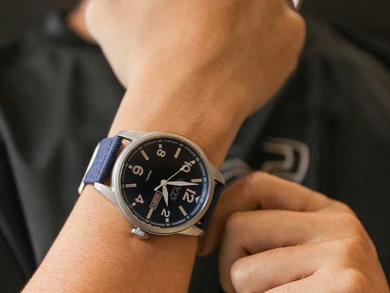 Mặt k&iacute;nh cao cấp c&oacute; độ cứng v&agrave; độ trong suốt cao